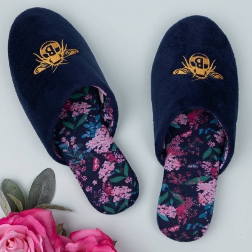 Bridgerton Izzy & Liv Womens Enchanting Navy Blue Floral Bee Slippers Size 11